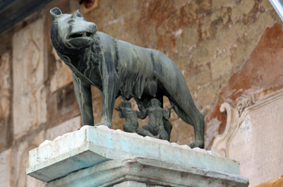 Italien, Rom - Die kapitolinische Wölfin säugt die Knaben Romulus und Remus ( Urlaub, Reisen, Lastminute-Reisen, Pauschalreisen )