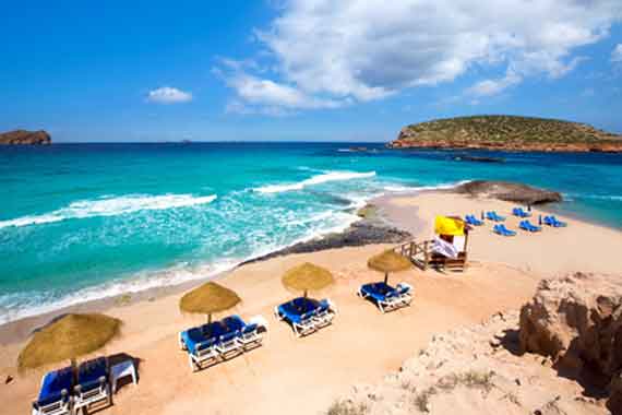 Spanien, Balearen, Ibiza - Cala Conta Comte Beach in Sant Josep ( Urlaub, Reisen, Lastminute-Reisen, Pauschalreisen )