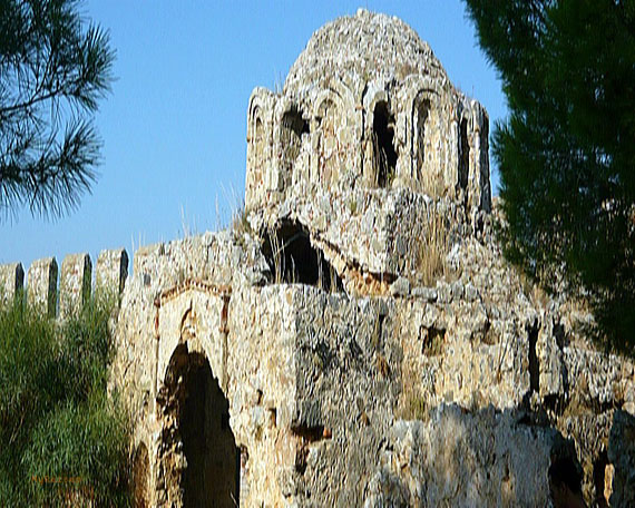 Byzantinische Kirche in der Zitadelle auf dem Burgberg von Alanya, Türkische Riviera, Türkei ( Urlaub, Reisen, Lastminute-Reisen, Pauschalreisen )