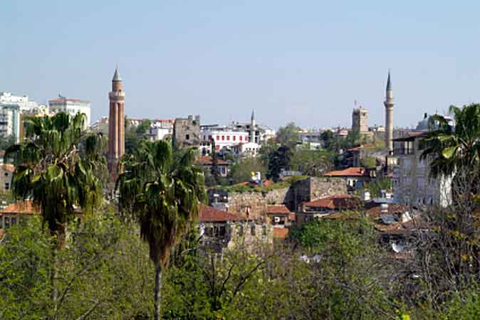 Türkische Riviera, Antalya -  geriffeltes Minarett der Moschee Yivli Minare ( Urlaub, Reisen, Lastminute-Reisen, Pauschalreisen )