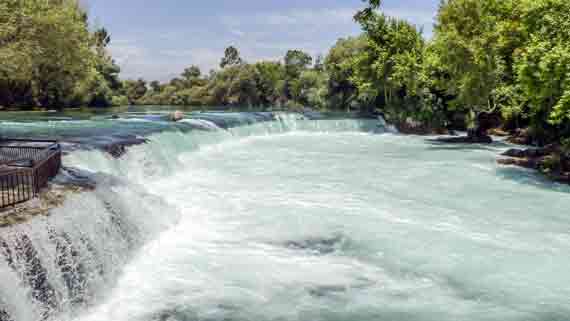 Manavgat-Wasserfall in Manavgat, Türkische Riviera, Türkei ( Urlaub, Reisen, Lastminute-Reisen, Pauschalreisen )
