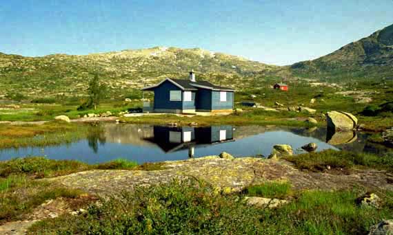 Norwegen, Hütte in Hardangervidda, einer der höchsten Hochebenen Nordeuropas ( Urlaub, Reisen, Lastminute-Reisen, Pauschalreisen )