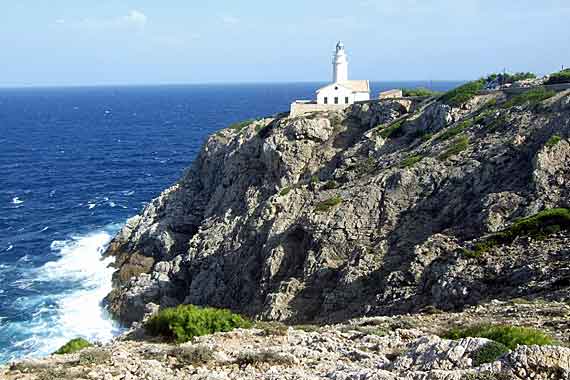 Leuchtturm - Far de Capdepera bei Cala Ratjada, Mallorca ( Urlaub, Reisen, Lastminute-Reisen, Pauschalreisen )