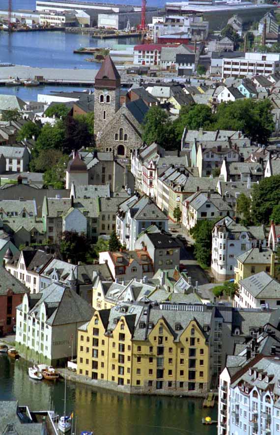 Stadtbild von Alesund, Norwegen ( Urlaub, Reisen, Lastminute-Reisen, Pauschalreisen )