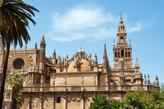 Spanien, Andalusien, Sevilla - Kathedrale und Turm Giralda im Hintergrund ( Urlaub, Reisen, Lastminute-Reisen, Pauschalreisen )