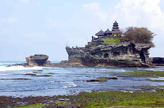 Indonesien, Meerestempel Tanah Lot auf Bali ( Urlaub, Reisen, Lastminute-Reisen, Pauschalreisen )