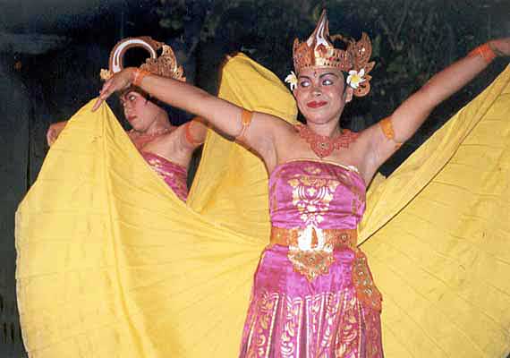 Indonesien, Bali - Tänzerinnen (Urlaub, Reisen, Last-Minute-Reisen, Pauschalreisen)