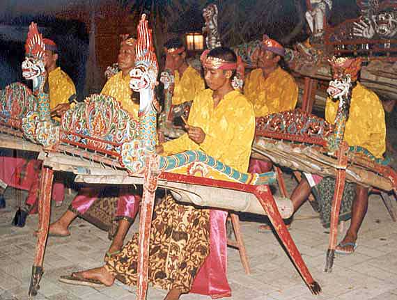 Indonesien, Bali - Gamelan-Instrumente für rituelle Anlässe (Urlaub, Reisen, Lastminute)