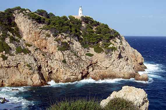Leuchtturm Far de Capdepera in Cala Ratjada, Mallorca, Spanien (Reisen, Urlaub, Lastminute)