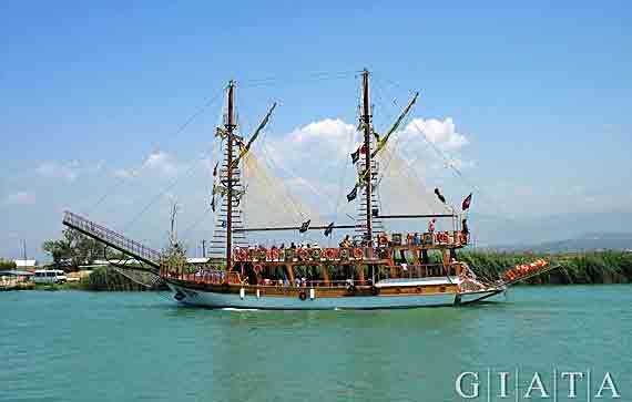 Ausflugsschiff bei Manavgat, Side, Türkische Rivera, Türkei ( Urlaub, Reisen, Lastminute-Reisen, Pauschalreisen )