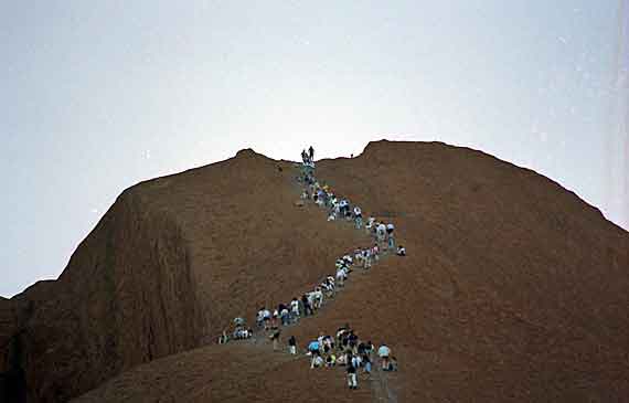 Australien, Ayers Rock in der Nähe von Alice Springs ( Urlaub, Reisen, Lastminute-Reisen, Pauschalreisen )