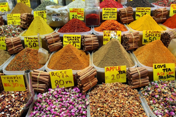 Türkei, Istanbul - Gewürze und Tee auf dem Spice Markt ( Urlaub, Reisen, Lastminute-Reisen, Pauschalreisen )