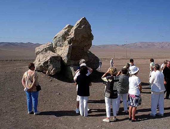 Chile - Touristen in der Wüste ( Urlaub, Reisen, Lastminute-Reisen, Pauschalreisen )