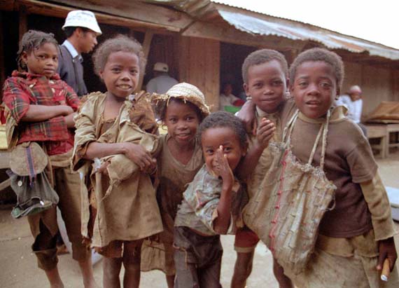 Kinder in Madagaskar ( Urlaub, Reisen, Lastminute-Reisen, Pauschalreisen )