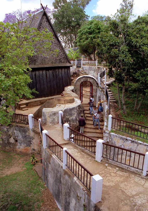 Madagaskar, Ambohimanga - Tor zum Dorf ( Urlaub, Reisen, Lastminute-Reisen, Pauschalreisen )