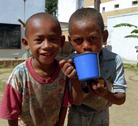 Strassenkinder in Madagaskar ( Urlaub, Reisen, Lastminute-Reisen, Pauschalreisen )