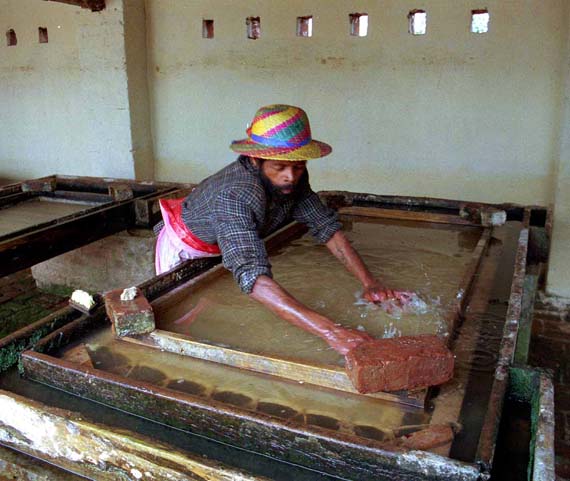 Madagaskar - Papierherstellung der Antaimoro ( Urlaub, Reisen, Lastminute-Reisen, Pauschalreisen )