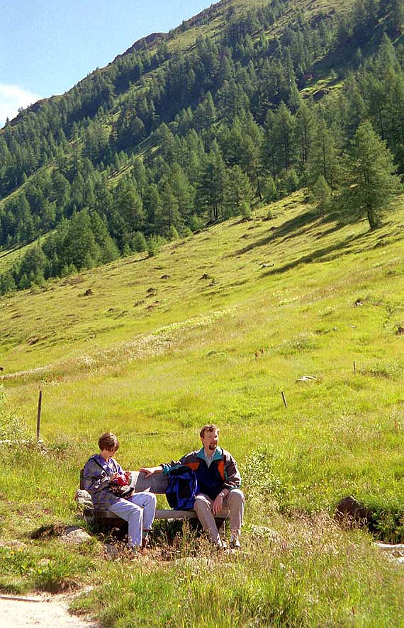 Wanderer im Eisacktal, Südtirol, Italien (Urlaub, Reisen, Last-Minute-Reisen, Pauschalreisen)