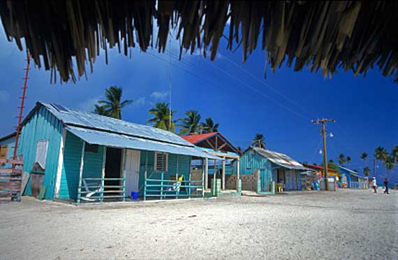 Farbige Häuser - Dominikanische Republik, Dom Rep ( Urlaub, Reisen, Lastminute-Reisen, Pauschalreisen )