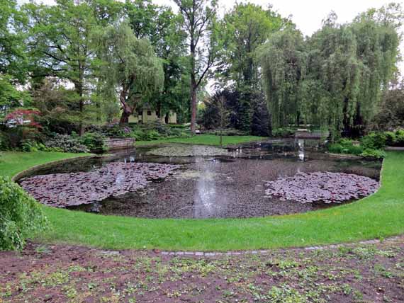 Bayreuth, Grüner Hügel – Auffahrt Richard Wagner Festspielhaus (Urlaub, Reisen, Last-Minute-Reisen, Pauschalreisen)