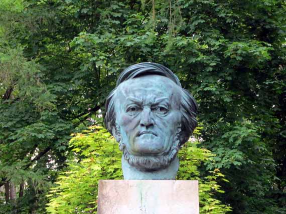 Bayreuth, Grüner Hügel – Wagner Büste  (Urlaub, Reisen, Last-Minute-Reisen, Pauschalreisen)