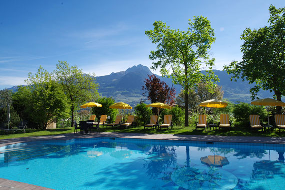 Landhaus Hotel Kristall – Marling bei Meran, Südtirol, Italien ( Urlaub, Reisen, Ferien, Wandern )