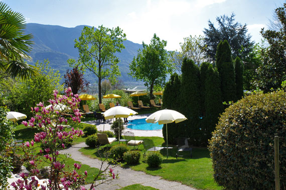Landhaus Hotel Kristall – Marling bei Meran, Südtirol, Italien ( Urlaub, Reisen, Ferien, Wandern )