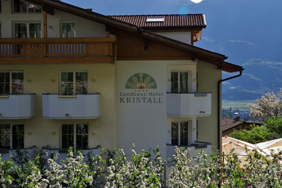 Landhaus Hotel Kristall – Marling bei Meran, Südtirol, Italien ( Urlaub, Reisen, Ferien, Wandern )