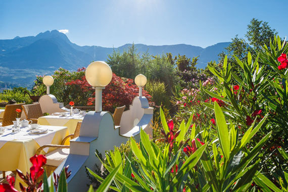 Landhaus Hotel Kristall – Marling bei Meran, Südtirol, Italien ( Urlaub, Reisen, Ferien, Wandern )
