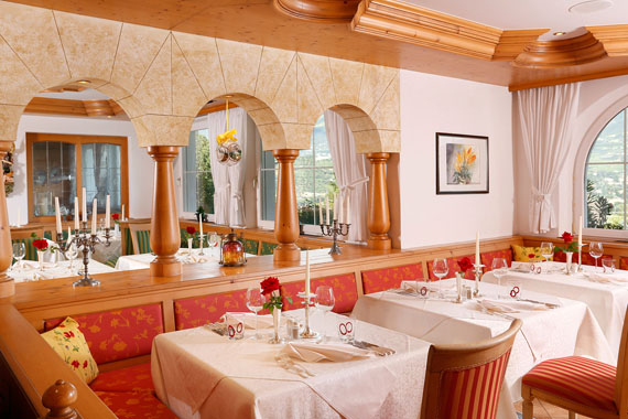 Landhaus Hotel Kristall – Marling bei Meran, Südtirol, Italien ( Urlaub, Reisen, Ferien, Wandern )