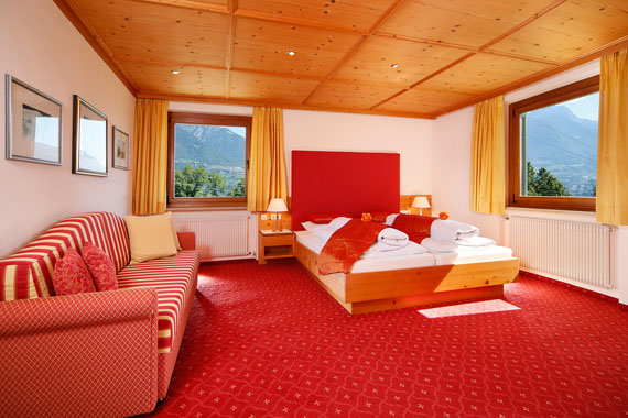 Landhaus Hotel Kristall – Marling bei Meran, Südtirol, Italien ( Urlaub, Reisen, Ferien, Wandern )