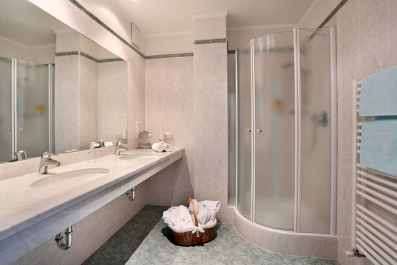Landhaus Hotel Kristall – Marling bei Meran, Südtirol, Italien ( Urlaub, Reisen, Ferien, Wandern )