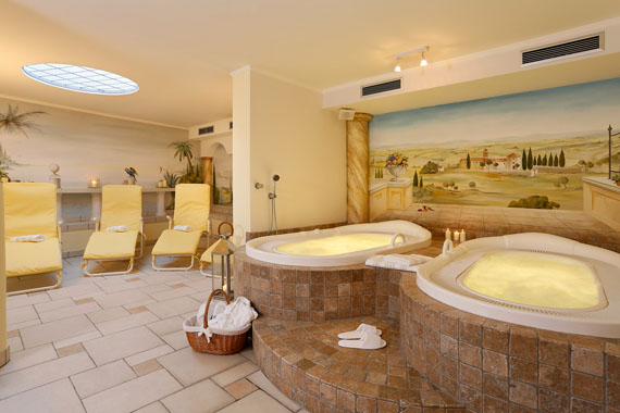 Landhaus Hotel Kristall – Marling bei Meran, Südtirol, Italien ( Urlaub, Reisen, Ferien, Wandern )