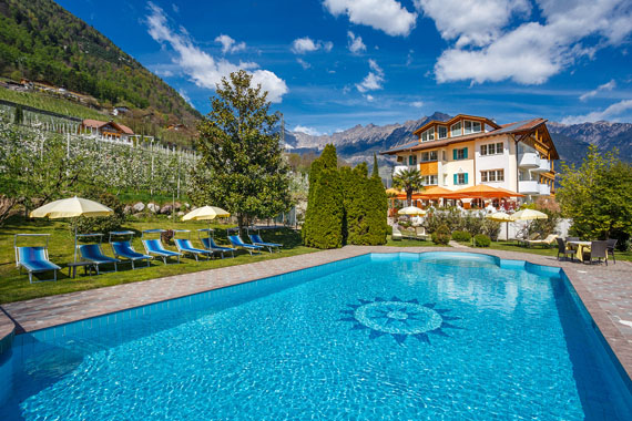 Landhaus Hotel Kristall – Marling bei Meran, Südtirol, Italien ( Urlaub, Reisen, Ferien, Wandern )