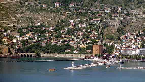 Roter Turm im Hafen von Alanya, Türkische Riviera, Türkei ( Urlaub, Reisen, Lastminute-Reisen, Pauschalreisen )