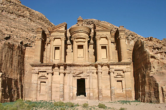 Die geschnitzten Sandsteinfassade von El Deir - Das Kloster in Tera, Jordanien ( Urlaub, Reisen, Lastminute-Reisen, Pauschalreisen )
