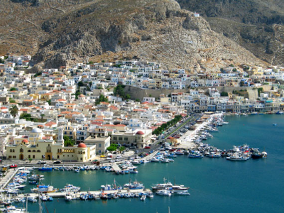 Griechischen Insel Kalymnos (Dodekanes Inseln) - Luftaufnahme Hafen ( Urlaub, Reisen, Lastminute-Reisen, Pauschalreisen )