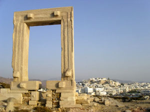 Griechenland, Griechische Insel Naxos (Kykladen Inseln) - unvollendeter Dionysos-Tempel und Naxos-Stadt ( Urlaub, Reisen, Lastminute-Reisen, Pauschalreisen )