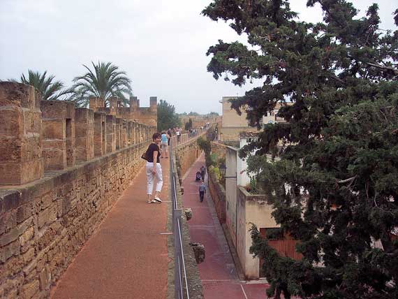 Stadtmauer von Alcudia, Mallorca ( Urlaub, Reisen, Lastminute-Reisen, Pauschalreisen )