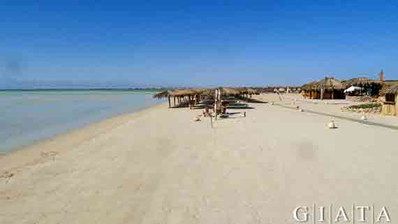 Strand bei Hurghada - Rotes Meer, Ägypten ( Urlaub, Reisen, Pauschalreisen, Last Minute Reisen )