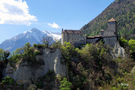 Schloss Tirol in Dorf Tirol bei Meran - Suedtirol, Italien, Wandern, Hotel