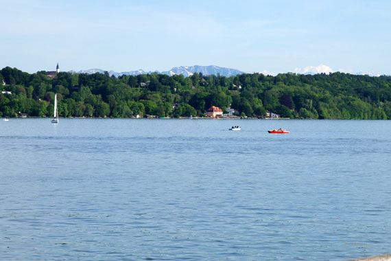 Starnberg - Seepromenade - Blick auf Berg, München, Oberbayern