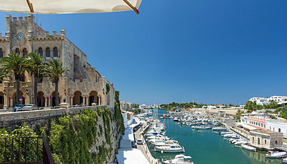 Menorca - Ciutadella - Town hall and port ( Urlaub, Reisen, Lastminute-Reisen, Pauschalreisen )