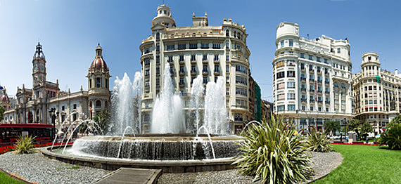 The Plaza del Ayuntamiento in Valencia, Spanien ( Urlaub, Reisen, Lastminute-Reisen, Pauschalreisen )